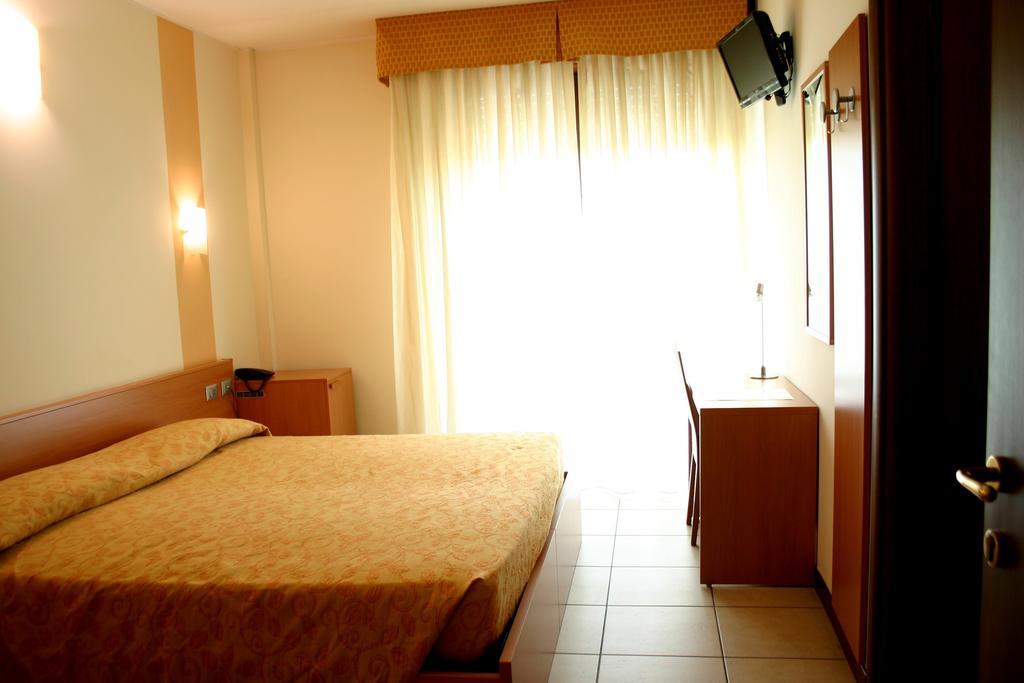 Hotel Moro Freoni San Pietro in Cariano Room photo