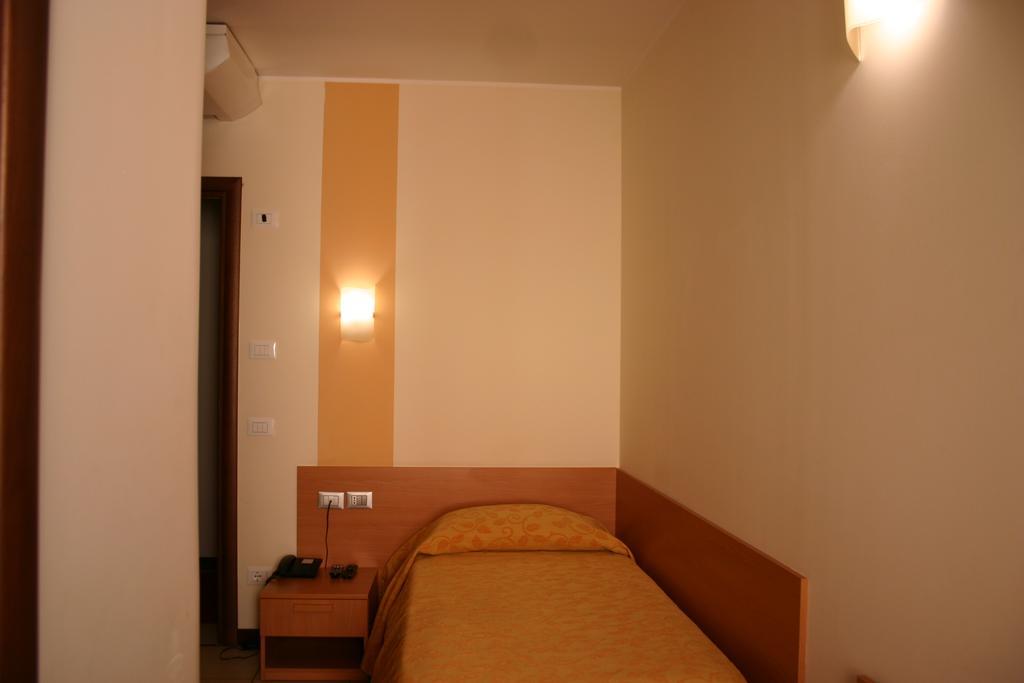 Hotel Moro Freoni San Pietro in Cariano Room photo