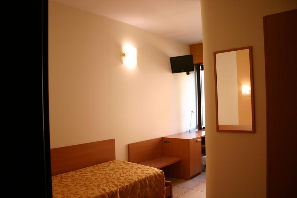 Hotel Moro Freoni San Pietro in Cariano Room photo